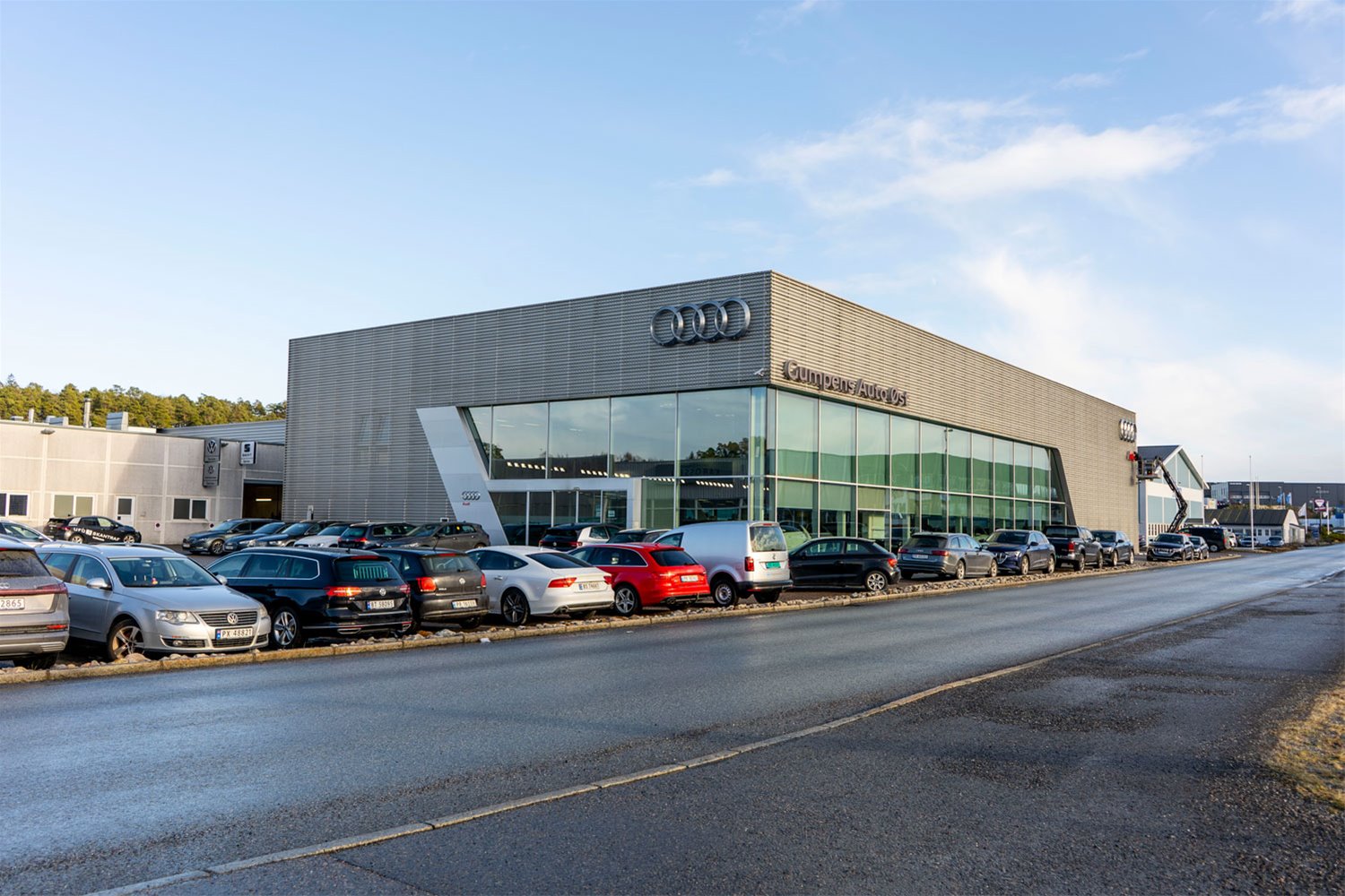 Gumpens Auto Øst fasadebile